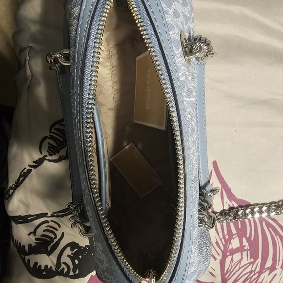 Michael Kors baby blue crossbody - Picture 3 of 12